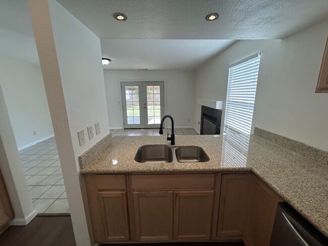 Building Photo - Newly Remodeled