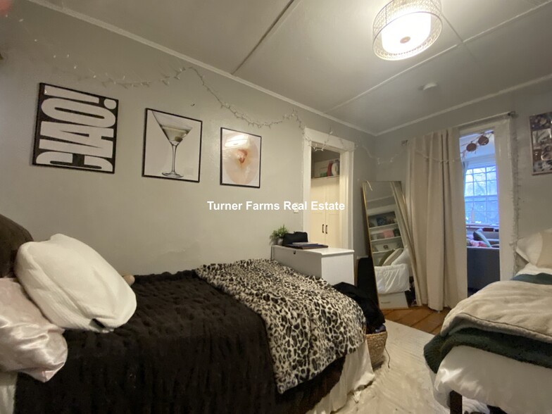 Building Photo - 5 Champney Pl