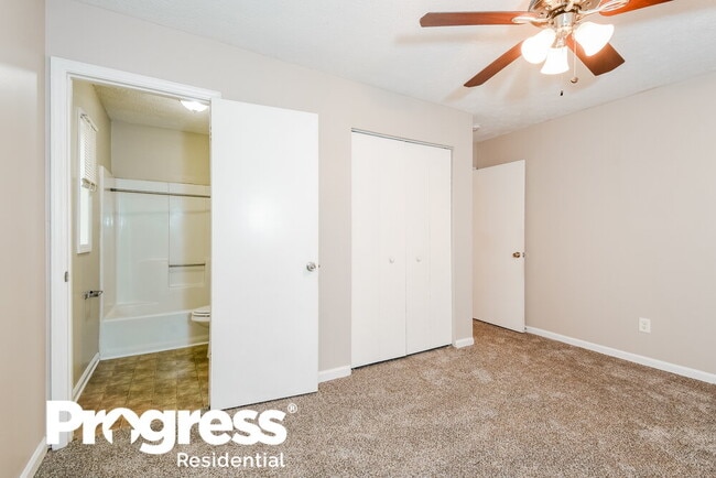 Building Photo - 5162 Pineland Pl