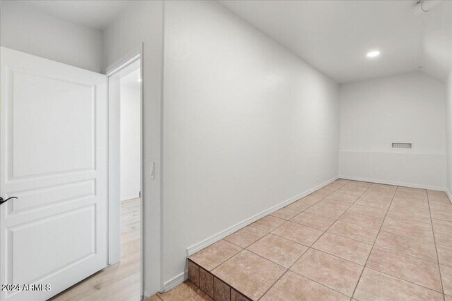 Building Photo - 1280 Majestic Vw Dr