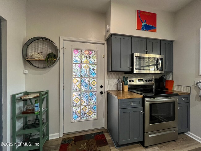 Building Photo - 3568 Riverside Ave