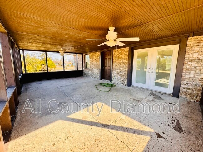 Building Photo - 167 Lauren Ln