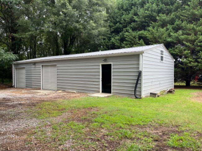 Building Photo - 681 N Cherokee Rd