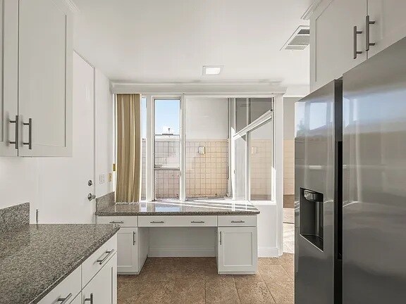 Building Photo - 4172 Del Mar Ave