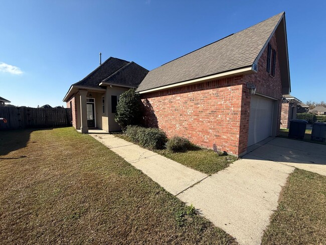 Building Photo - New Lake Front Home in Magnolia Lakes off Burbank Near Staring