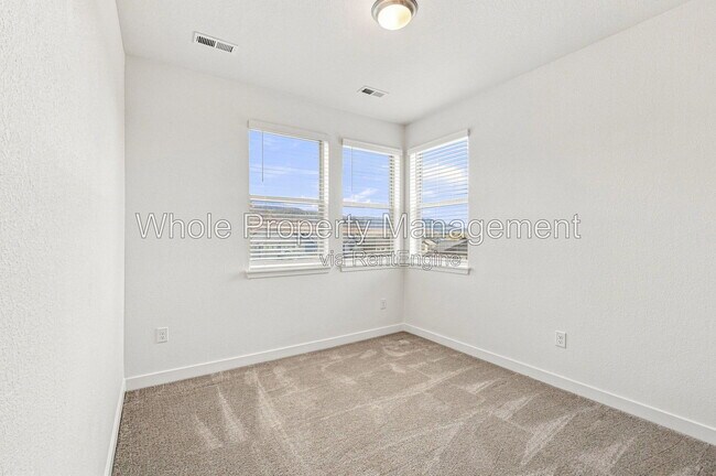 Building Photo - 15612 W Floyd Dr