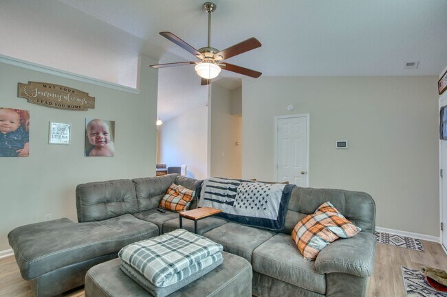 Building Photo - 600 Calabash Dr