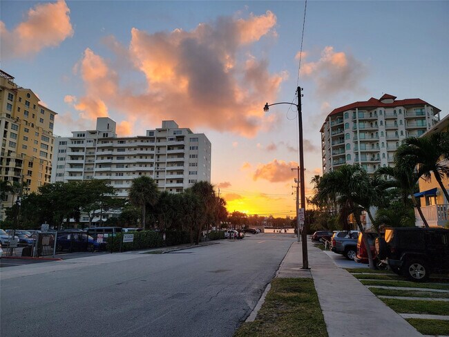 Building Photo - 3015 Seville St