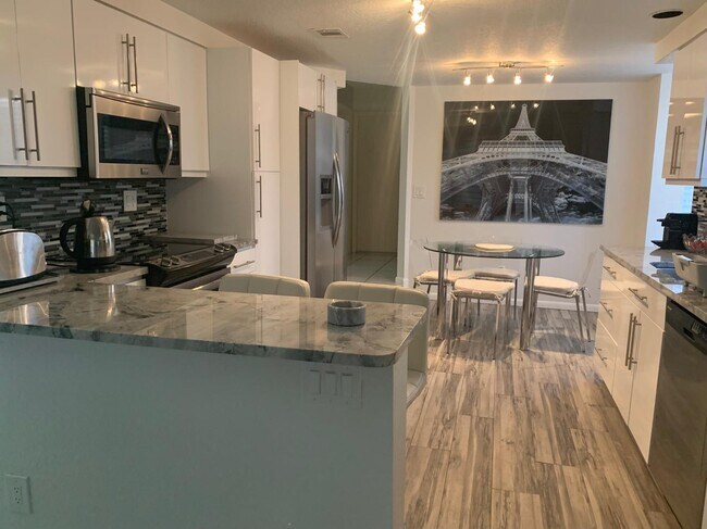 Building Photo - 7770 La Mirada Dr