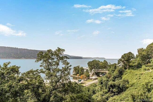 Building Photo - 1155 Warburton Ave