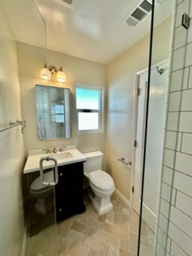 Building Photo - Beautiful Home in a Lovely Neighborhood! Available Spacious 2 Bedroom and Two Bathroom!