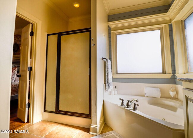 Building Photo - 228 Crenshaw Dr