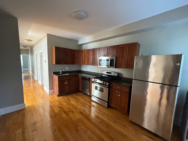 Building Photo - 62 Fayston St
