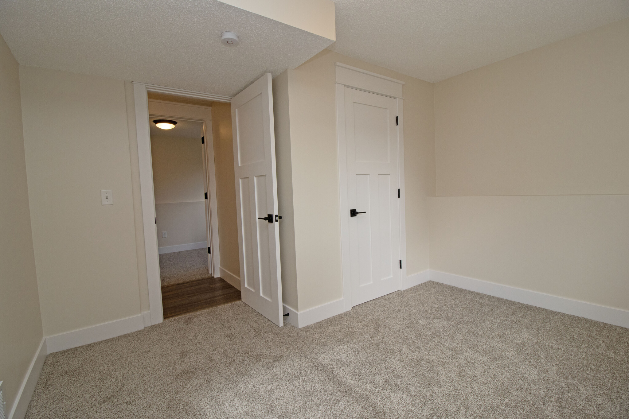 Building Photo - 6082 Kalland Cir NE