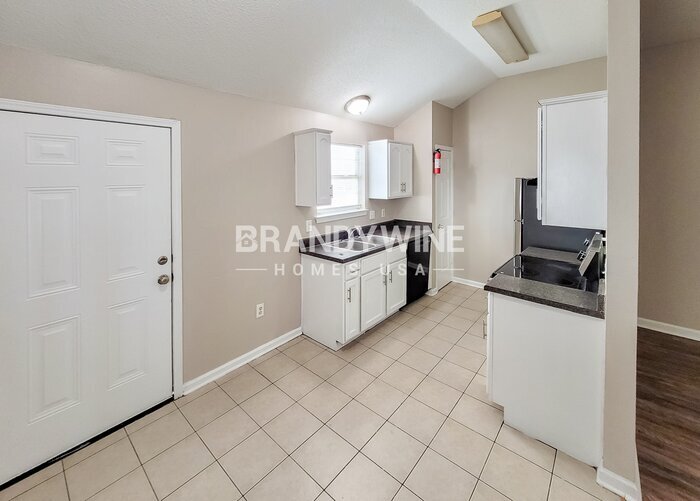 Building Photo - 4407 Pecan Creek Cir S