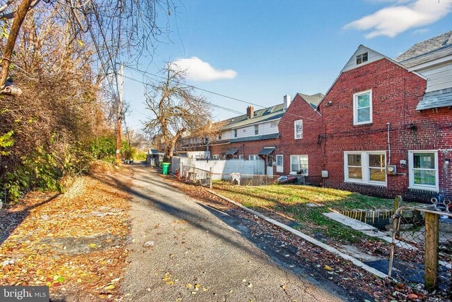 Building Photo - 1118 Sterling Ave