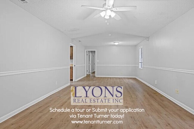 Building Photo - 4 bed 2 bath house cozy neighborhood!!