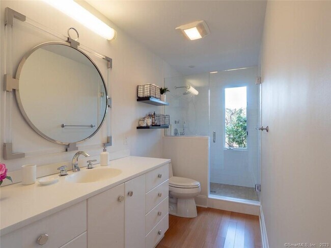 Building Photo - 10 Bluewater Hill S