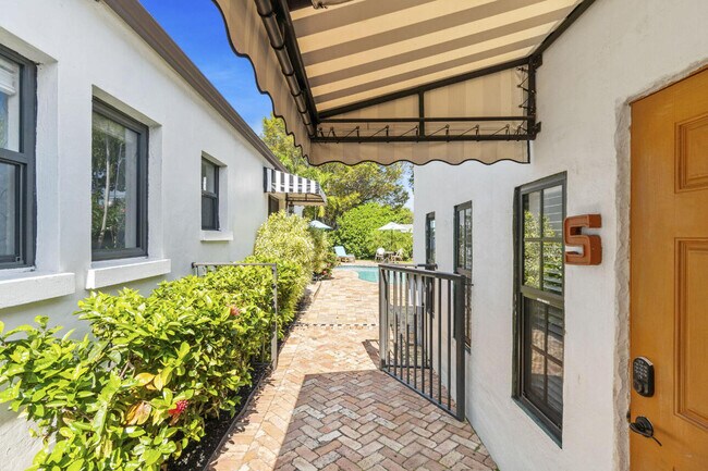 Building Photo - 400 33rd St