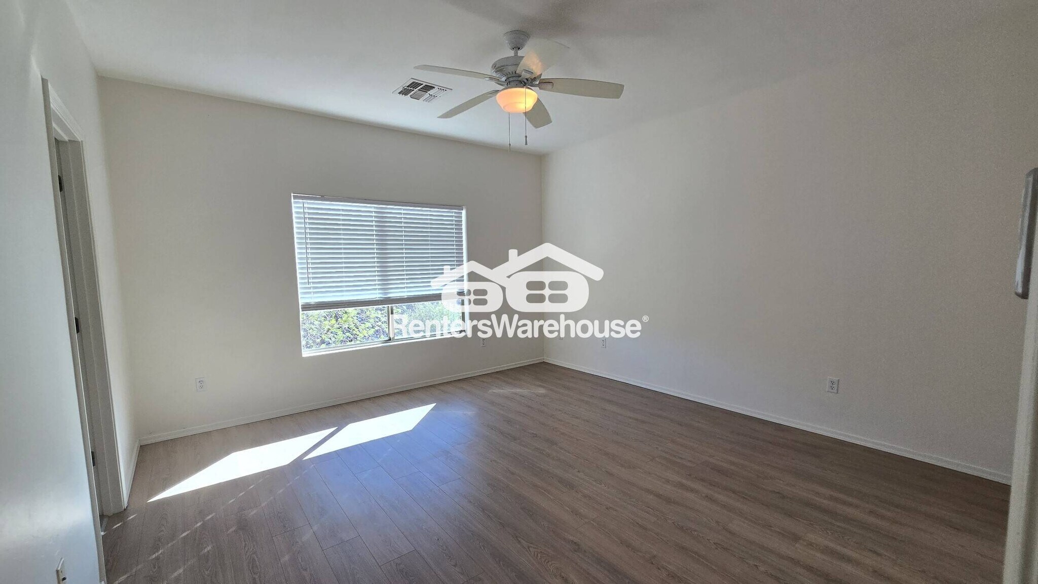 Building Photo - 1126 E Mt Shibell Dr