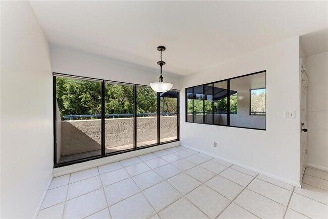 Building Photo - 835 S Osprey Ave