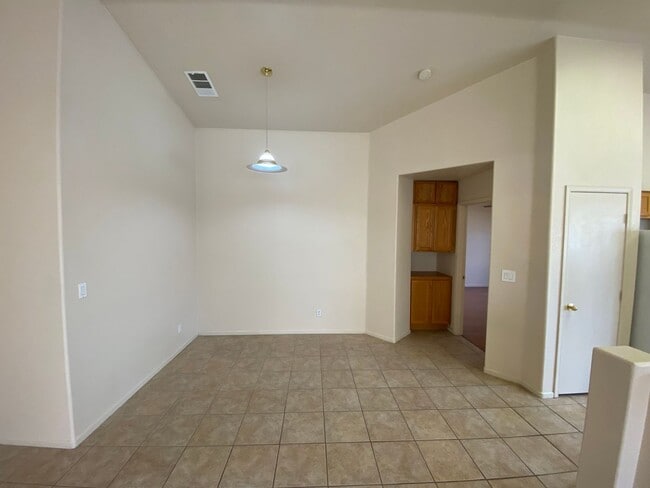 Building Photo - Great 3 bedroom/2 bathroom home in Henderson