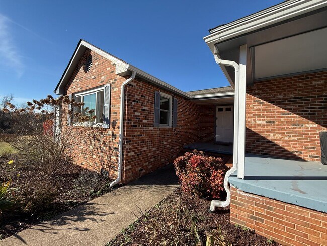 Building Photo - 5802 Roach Ridge