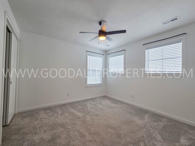 Building Photo - Bright & Spacious 1.5-Story 3 Beds, 2.5 Bath Home in Waukee Schools