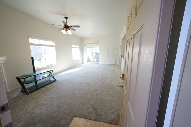 Building Photo - SHOWINGS AVAILABLE NOW