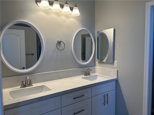 Building Photo - 1705 Talc Rd