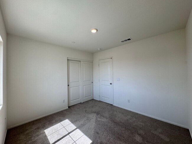 Building Photo - Newly built 4 bedroom Winchester home for ...
