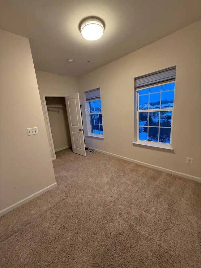 Building Photo - 23910 Catawba Hill Dr