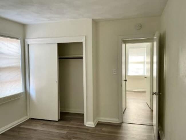 Building Photo - Larchmont