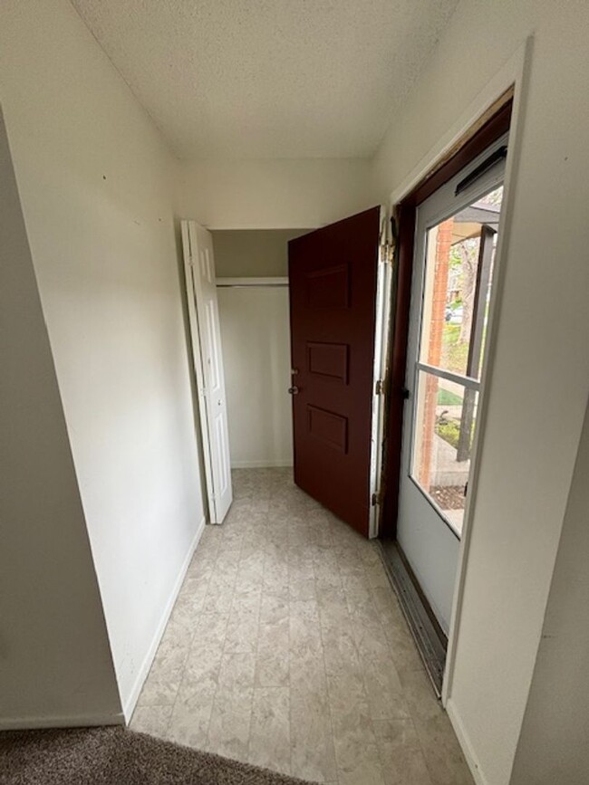 Building Photo - Updated 2 bd/3ba Townhome in Lakewood