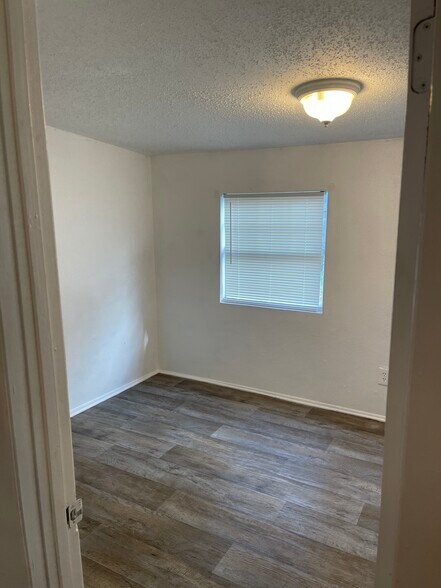 Building Photo - 8722 N Brooks St