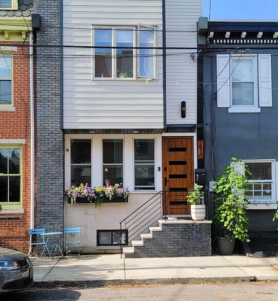 Building Photo - 1930 Catharine St