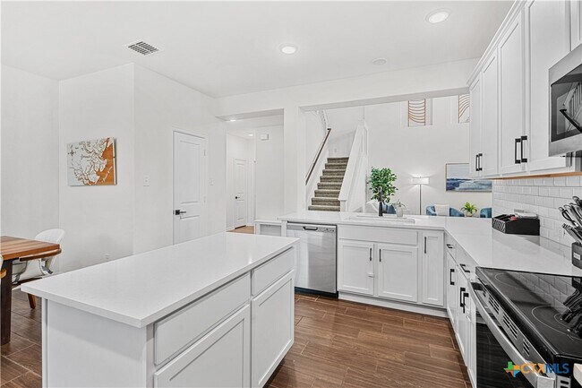 Building Photo - 112 Alpen Ct