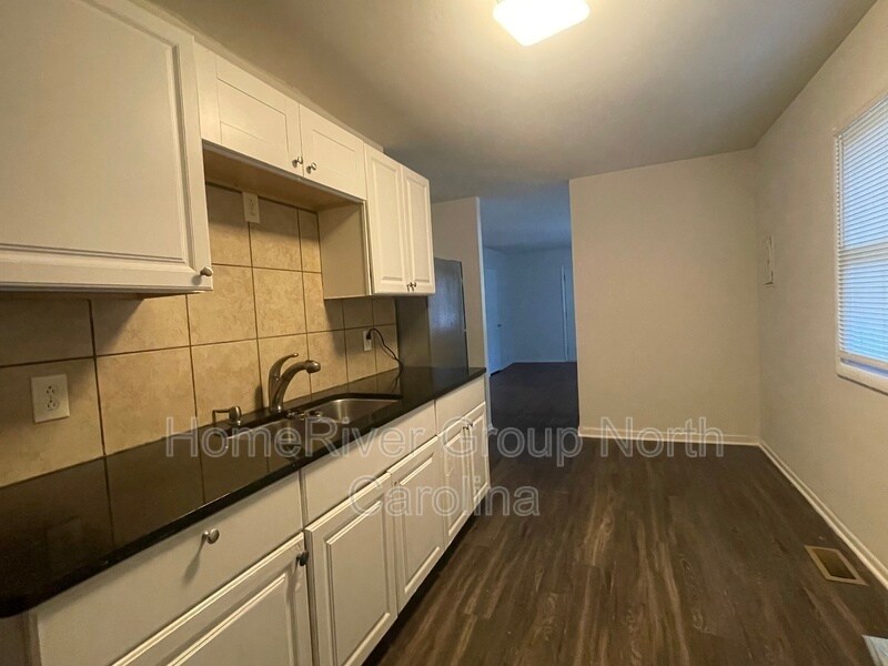 Building Photo - 3613 Jonquil St