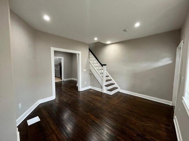 Building Photo - 2314 S 66th St