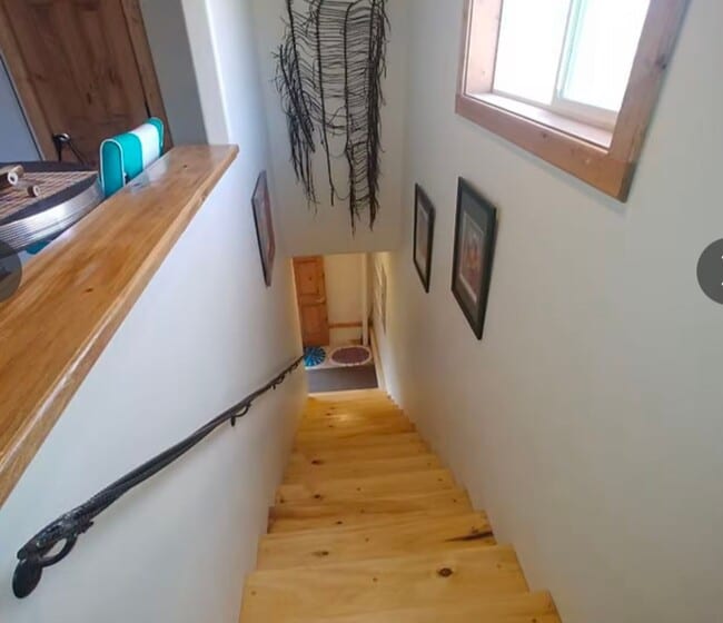 Building Photo - Fully Furnished Western Apartment Near Col...