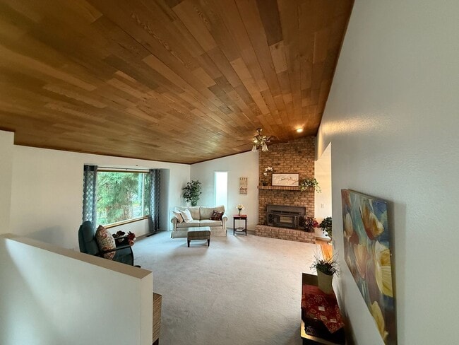 Building Photo - Gorgeous 4 bedroom home on corner lot in B...