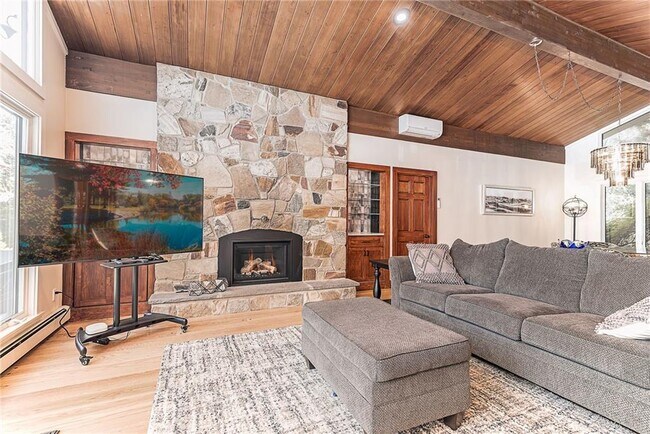 Building Photo - 14 Woodlake Dr