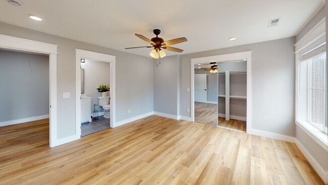 Building Photo - 1209 Hedge Ave