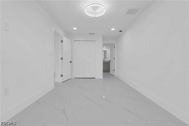 Building Photo - 356 New York Dr