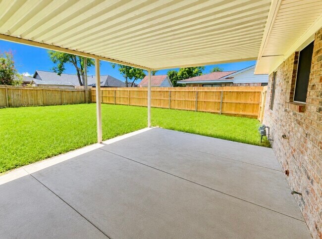 Building Photo - 2806 Spa Dr