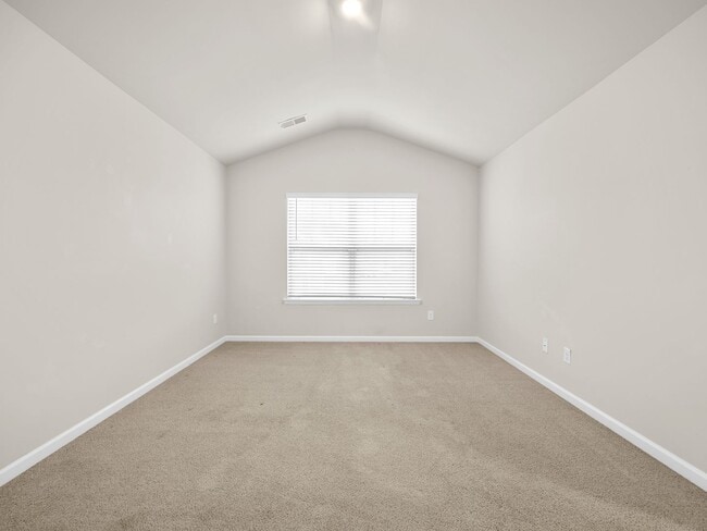 Building Photo - $500 OFF First Months Rent!! Modern living meets Convenience- Townhome in Greer, SC!
