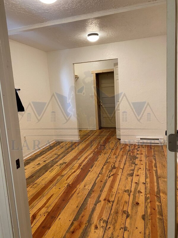 Building Photo - 413 S 6th St