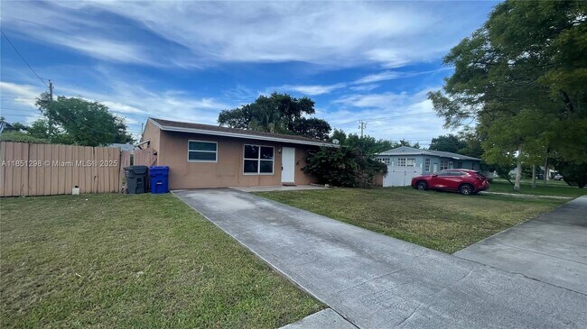 Building Photo - 6205 Rodman St