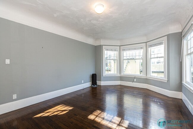 Building Photo - Lower Haight: Renovated Studio or Jr 1 Bed w/ Dishwasher & Shared Yard