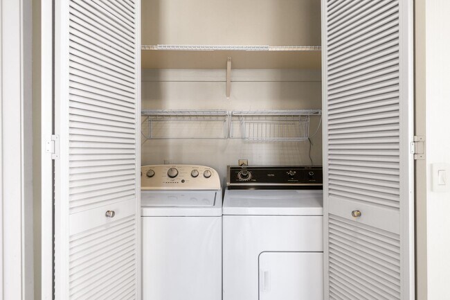 Building Photo - Spacious 2 Bedroom, 2 Bath with 2 Assigned Parking Stalls!